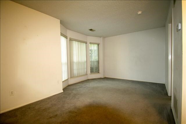 Building Photo - 708 Pepperidge Rd