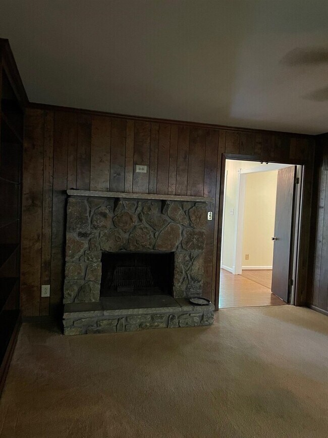 Building Photo - 5466 Golfcrest Cir
