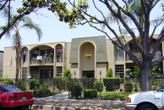 Building Photo - Rayen Apartments