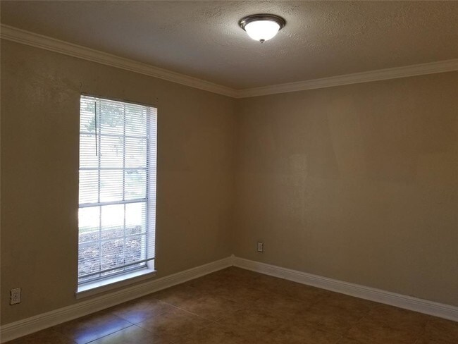 Building Photo - 8931 Gaylord Drive Unit#164