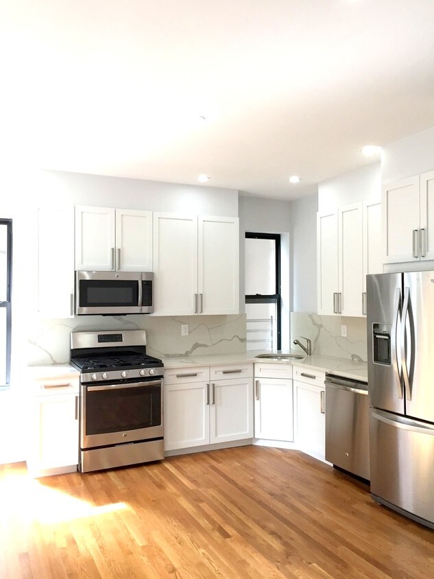 Foto principal - 225 West End Ave