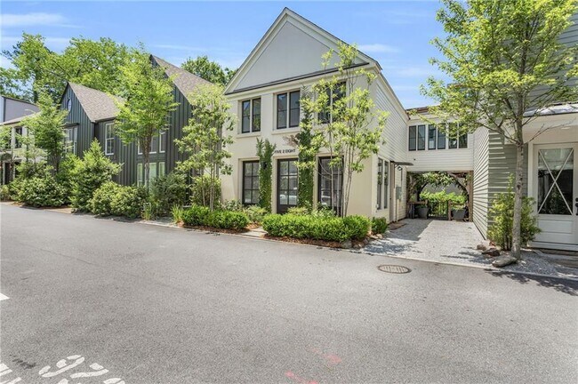 Foto del edificio - 528 Bismark Rd NE