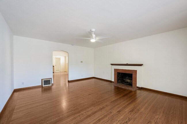 Foto del edificio - North Berkeley 2 Bedroom Rare Finds!