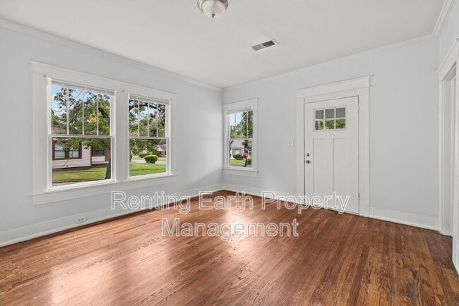 Building Photo - 5113 Farrell Ave