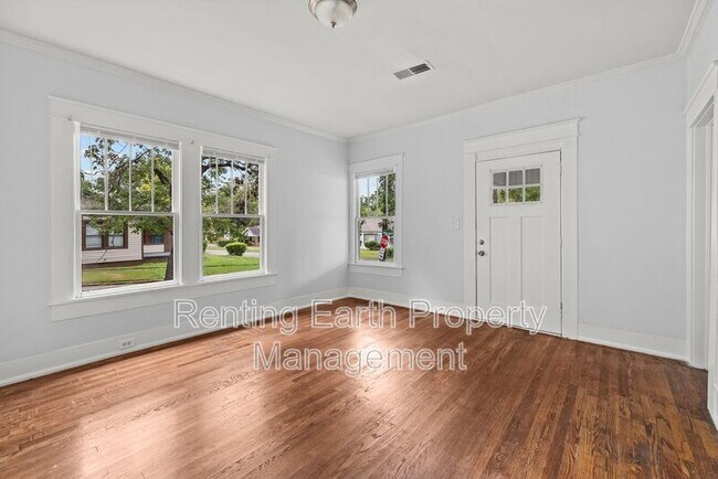 Foto del edificio - 5113 Farrell Ave