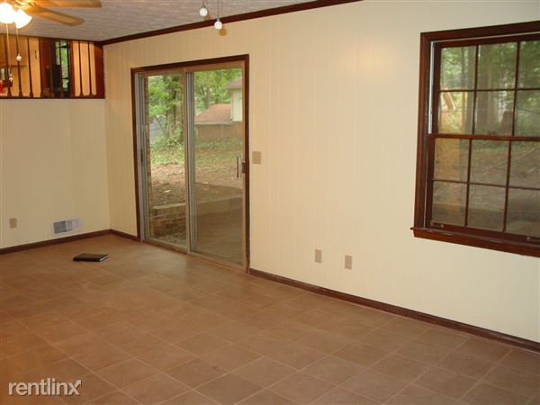 Building Photo - 962 Bramwell Ct