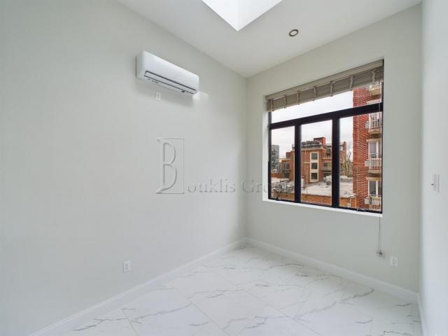 Foto del edificio - 2 bedroom in ASTORIA NY 11102