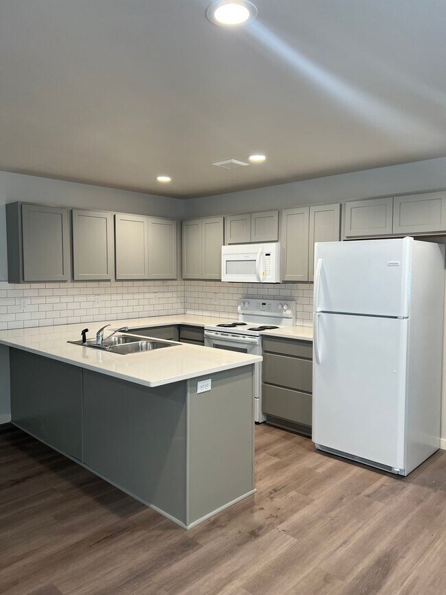 Building Photo - 5300 Smitten Street 1-4
