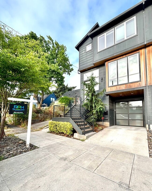 Building Photo - 5711 NE 12th Ave