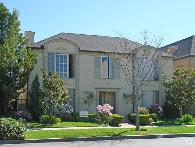 Building Photo - 204 South Reeves Drive Apartments