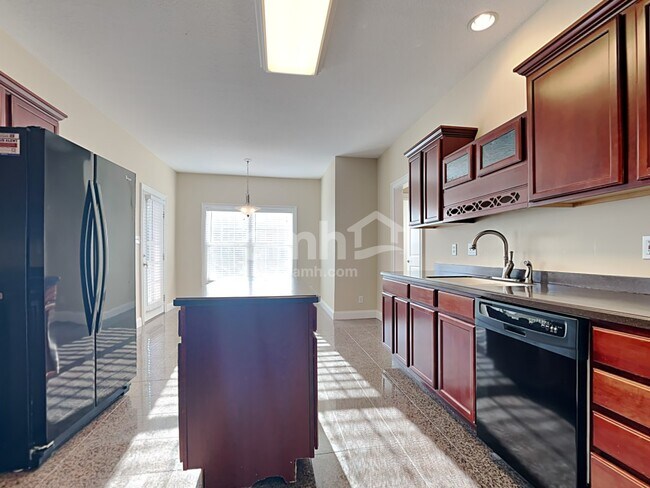 Foto del edificio - 334 Royal Oaks Dr