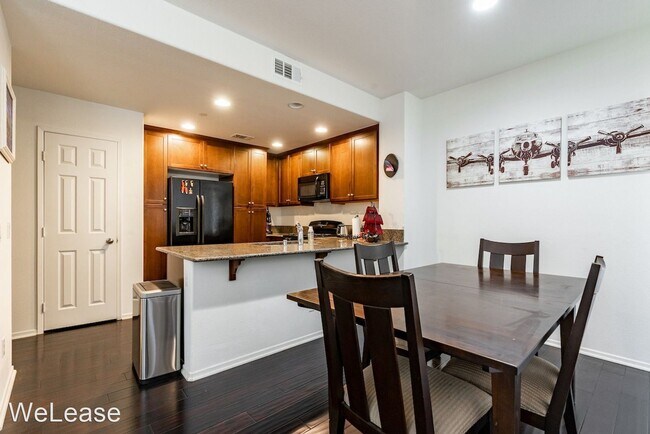 Building Photo - 2 br, 2.5 bath House - 1501 Calabria Street