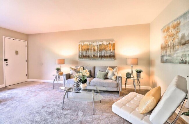 Building Photo - 882 La Barbera Dr
