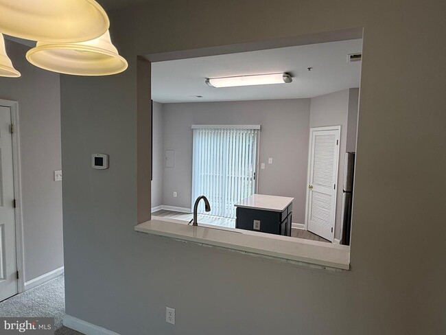 Building Photo - 8645 Willow Leaf Ln