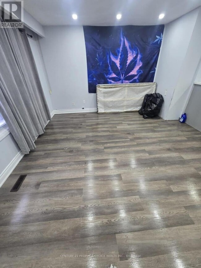 Building Photo - 21 Moore St