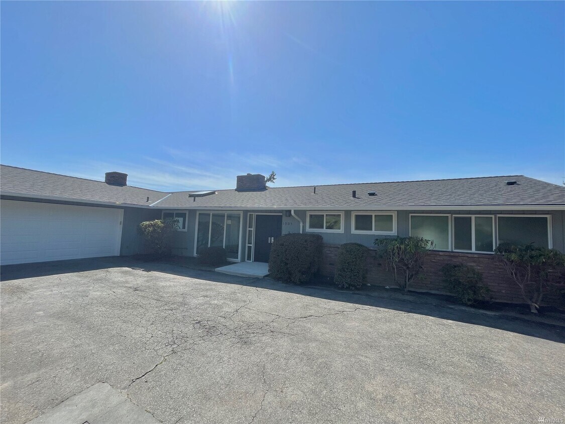 Primary Photo - 1905 89th Pl NE