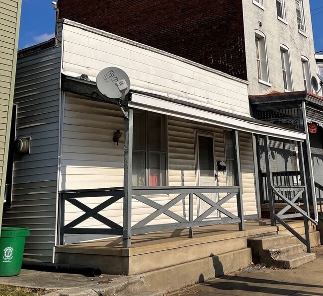 Building Photo - Quaint 2 Bedroom Single Family Home in York
