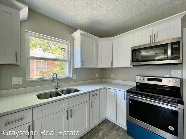 Building Photo - 2 br, 1 bath House - 2810 6th St