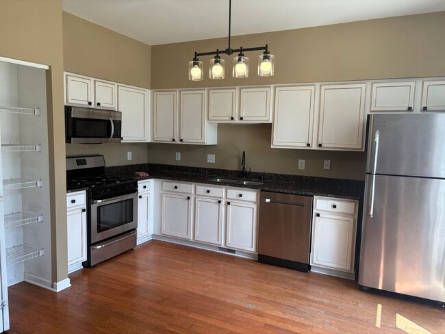 Building Photo - 1729 Ramsey Dr