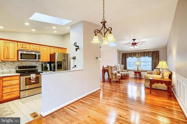 Foto del edificio - 8908 Goldentree Ln