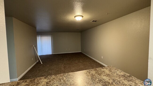 Building Photo - 1160 Rosas St