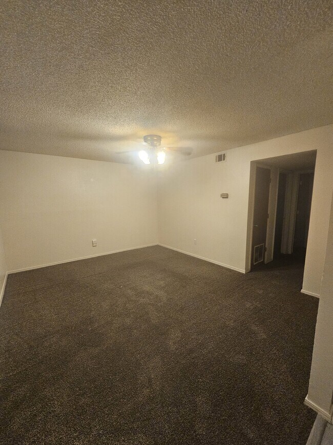Building Photo - 1000 south 17 unit 2