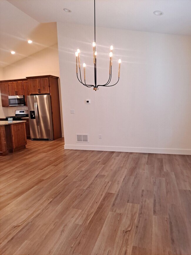 Foto del edificio - ALL PROSPECTIVE TENANTS MUST SUBMIT A $58 NON-REFUNDABLE APPLICATION FEE PER APPLICANT ONLINE AND...