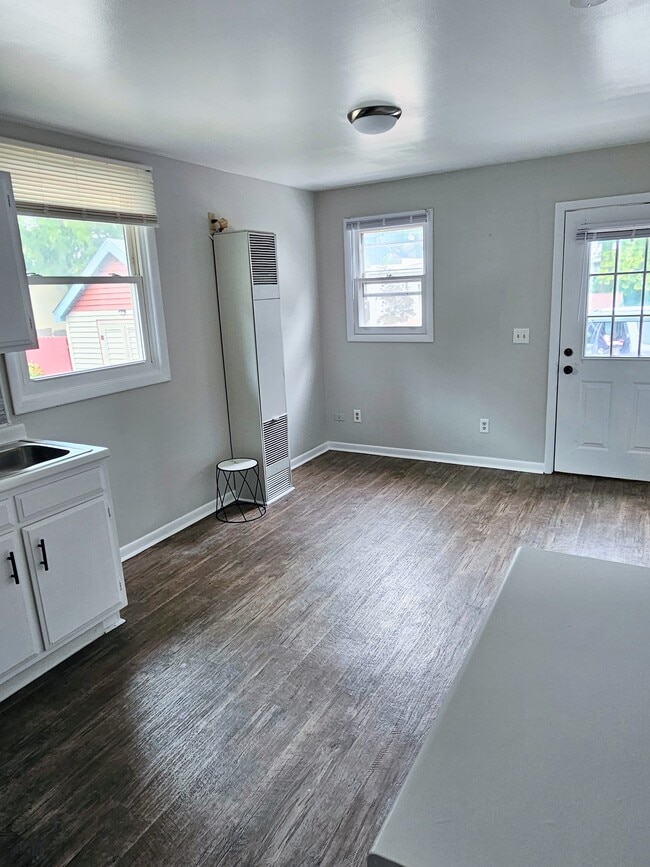 Building Photo - 317 E Church St