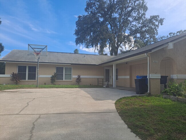 Foto del edificio - 811 Granite Rd