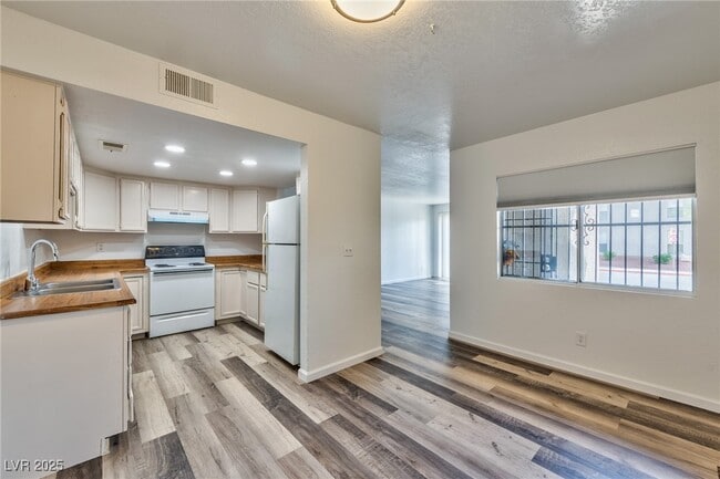 Foto del edificio - 3790 Shirebrook Dr