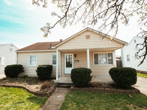 Building Photo - 1015 Brough Ave