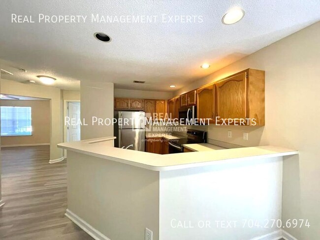 Foto del edificio - Desirable 2 Bedroom, 2 Bathroom Townhome r...