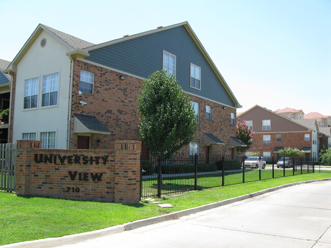 University View Condo Entrance - 710 E Boyd Dr