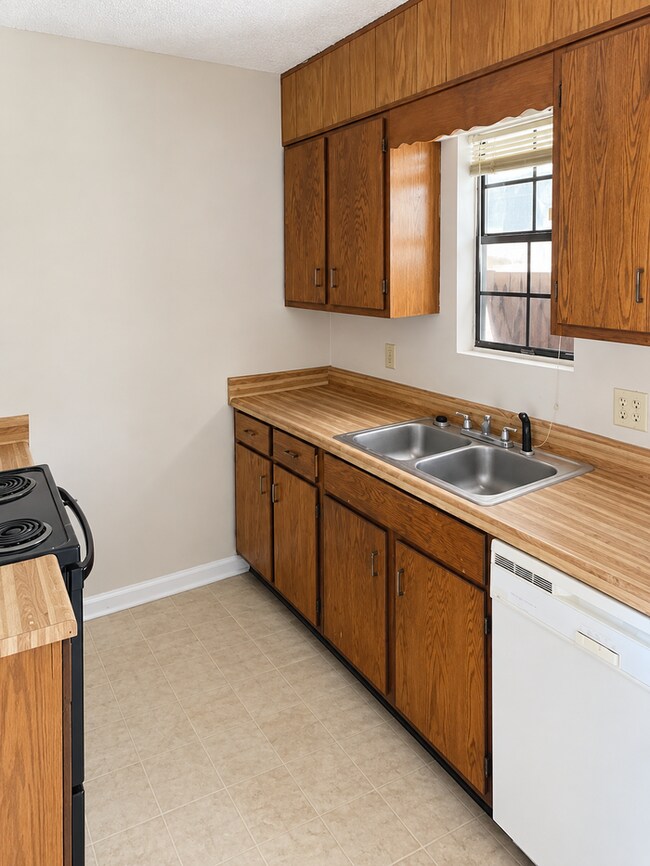 Foto del edificio - 4938 Log Cabin Dr