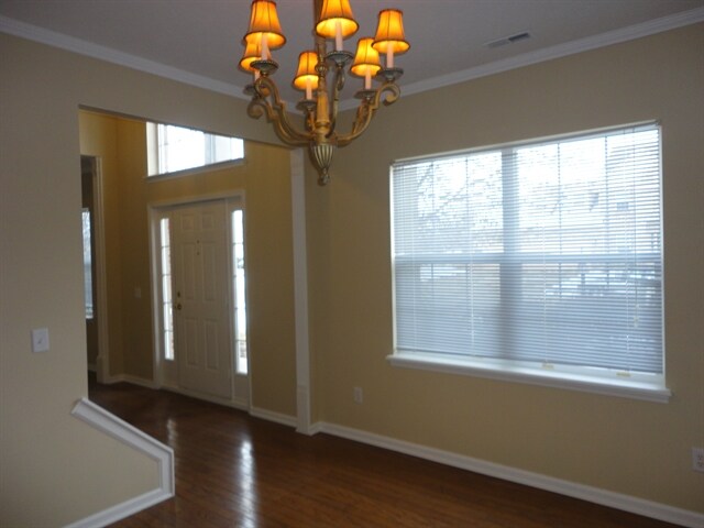 Building Photo - 150 E Columbine Ln
