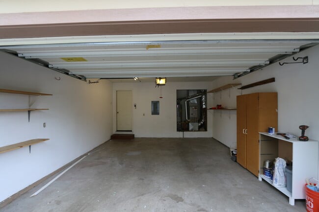 Building Photo - 1400 Kremer Dr