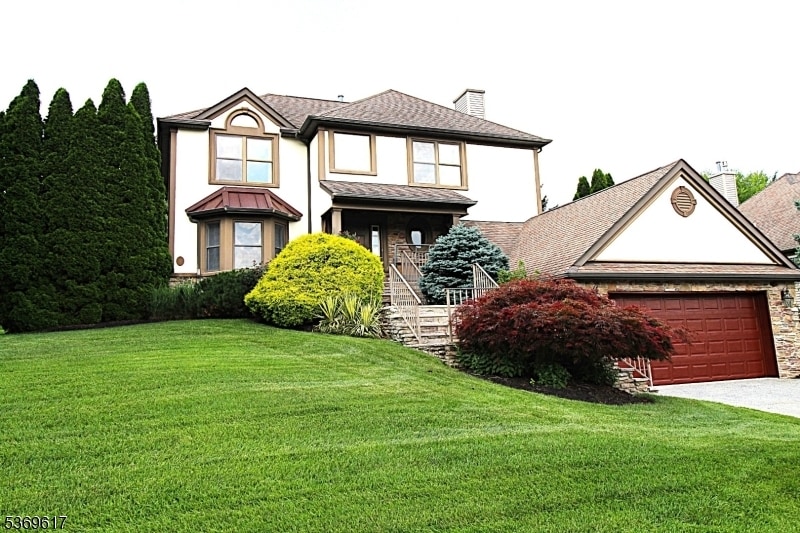Primary Photo - 11 Cypress Ln
