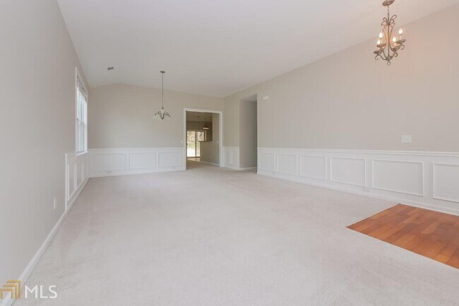 Building Photo - 341 Southgate Dr