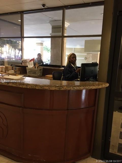 Building Photo - 400 Kings Point Dr