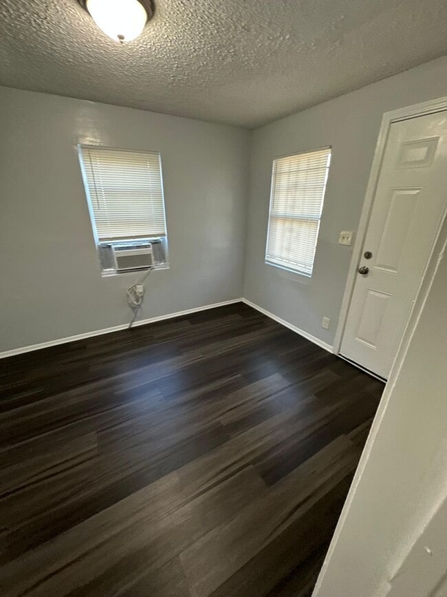 Photo - 1528 Mt Herman St Apartment