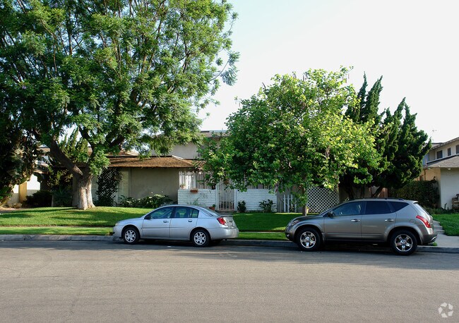 Building Photo - Rosewood Apartments
