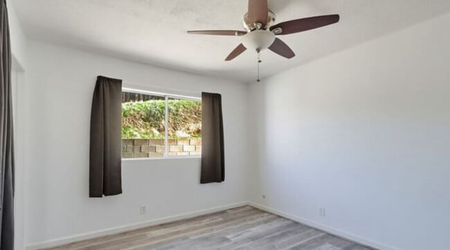 Building Photo - Move in today