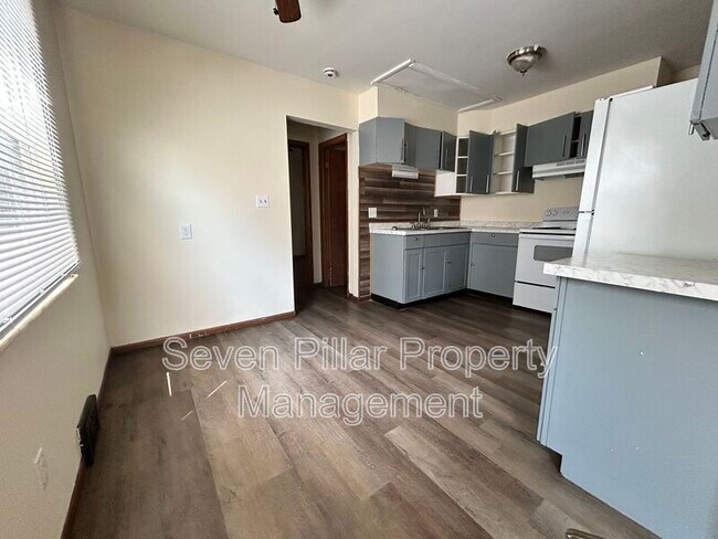 Foto del edificio - 323 S Napoleon Ave
