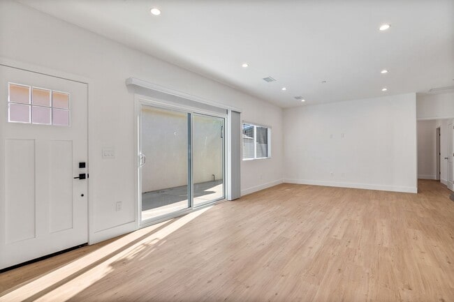 Building Photo - Brand New Modern & Chichose for Lease | Stylish Living with Premium Features