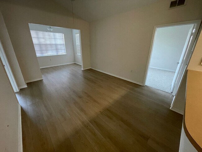 Foto del edificio - 8112 Claire Ann Dr