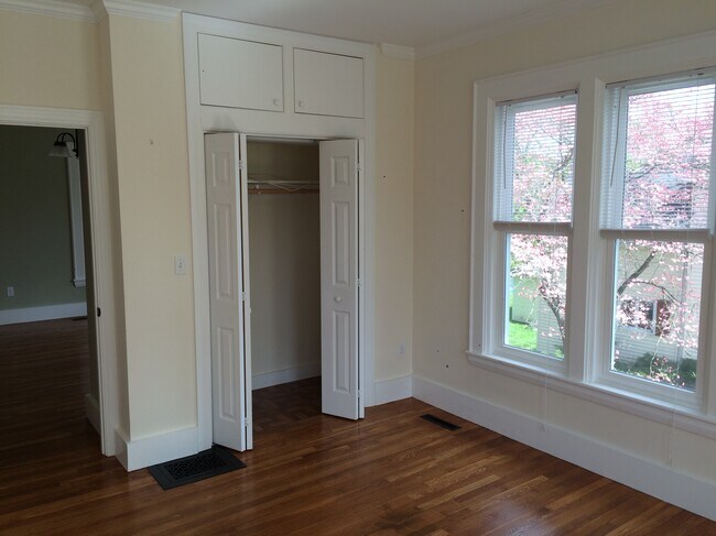 Bedroom 1 - 4 High St