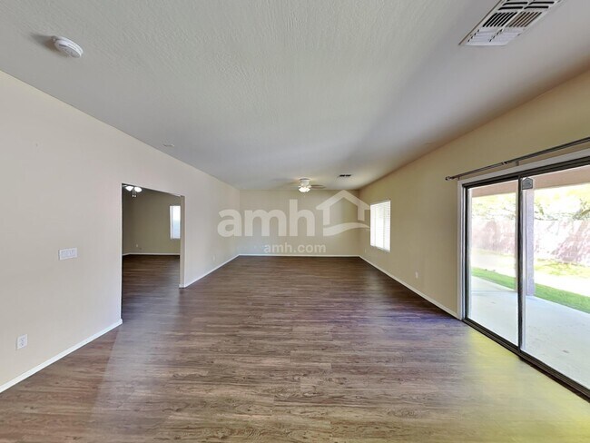 Foto del edificio - 33055 N Madison Way Dr