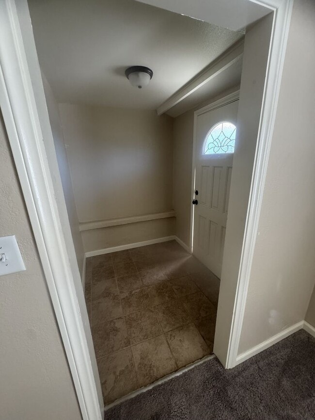 Building Photo - Beautiful upgraded home