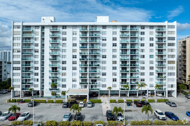 Building Photo - Stratford House Condominiums