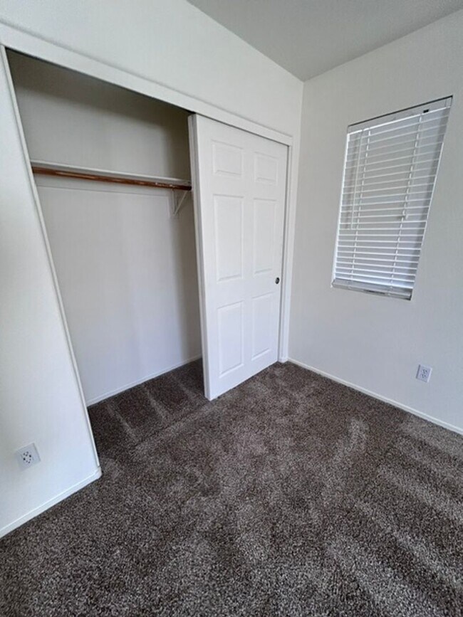 Building Photo - 1015 Appaloosa Hills Ave
